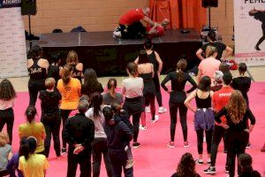 Más de 200 mujeres participan en el curso de defensa personal femenina impartido por expertos en Taekwondo en el polideportivo Florida – Babel