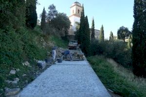 El Ayuntamiento de Xàtiva repara el pavimento del camino de acceso a la ermita de Sant Josep