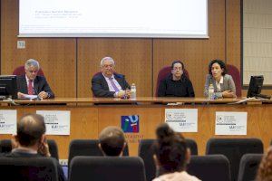 Expertos analizan en una mesa redonda los retos de la profesión de auditoría