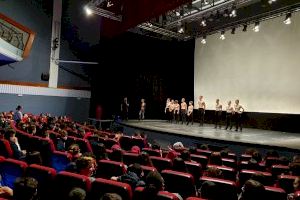 Alumnos de Sueca participan en un proyecto cultural que utiliza la danza como medio de expresión de las emociones