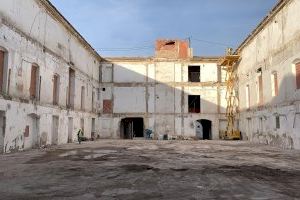 El Ayuntamiento de Alicante saca a la luz el espacio original del claustro de la antigua Fábrica de Tabacos