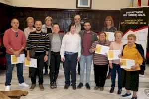 El alcalde de Sagunto y la concejala de Comercio entregan los premios del sorteo de la Campaña de Promoción del Comercio Local 2019