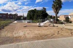 El Ayuntamiento amplía la zona de juegos infantiles del Parque Juan Bautista Pastor, de Borbotó