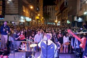 El “Tardeo Benéfico Ave Fénix” a favor de los damnificados por la DANA congrega a unas mil personas en Orihuela