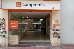 Compromís condena las pintadas antidemocráticas aparecidas en la sede de Alicante