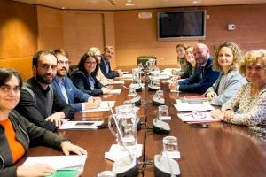 Oltra destaca que la coordinación entre instituciones "permite avanzar en la consolidación de un sistema que sitúa en el centro a las personas"