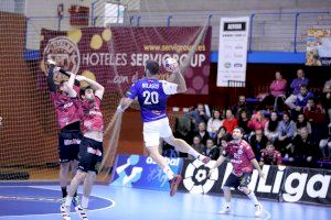 Buena imagen del Club Balonmano Benidorm pese a la derrota ante el Ademar León