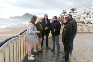 L’alcalde visita les platges i passejos d’Altea per valorar els desperfectes causats pel temporal