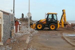 Burriana continua avui amb els treballs de neteja de les zones de les Terrasses i la Serratella afectades pel temporal marítim - (foto 2)