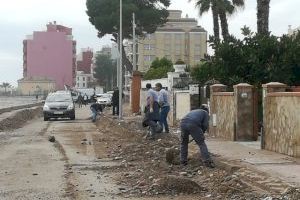 Burriana continua avui amb els treballs de neteja de les zones de les Terrasses i la Serratella afectades pel temporal marítim - (foto 4)