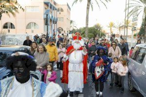 San Nicolás nos deja la primera postal navideña de l’Alfàs