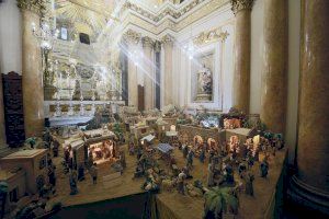 La Basílica de la Virgen abre su Belén con más de 200 figuras en el camarín