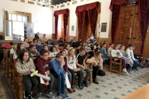 Los alumnos de 4º del CEIP El Pla de Elche presentan en el Salón de Plenos la campaña #acenTÚate