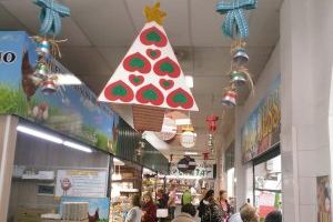 Els alumnes del Centre Ocupacional Verge dels Desemparats elaboren la decoració de Nadal del Mercat Municipal - (foto 4) Els alumnes del Centre Ocupacional Verge dels Desemparats elaboren la decoració de Nadal del Mercat Municipal - (foto 4)