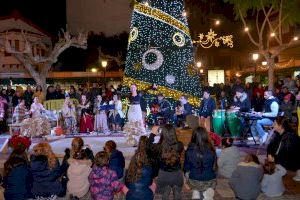 Los villancicos con aire flamenco clausuran el Mercat de Nadal en Oropesa del Mar