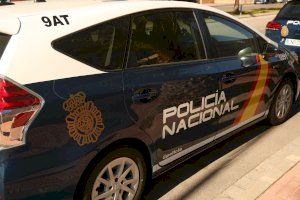 Un hombre se hace pasar por agente de policía en Valencia y acaba amenazando a un joven con una navaja