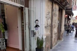 Una associació feminista pinta cares d'Abascal amb un tir al front pels carrers Castelló - (foto 2) Una associació feminista pinta cares d'Abascal amb un tir al front pels carrers Castelló - (foto 2)