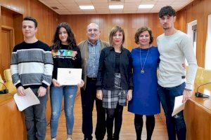 El Ayuntamiento de Elda entrega los premios a los ganadores del VII Concurso de Poesía Antonio Porpetta para jóvenes poetas