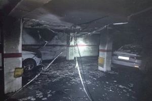 Calcinados varios vehículos en el incendio de un garaje de Cullera