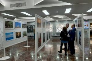 El Hospital General de Elche inaugura la exposición de las fotos finalistas del II Concurso de Fotografía Solidaria