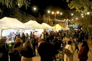 Mercado de Navidad en Puçol: un éxito repleto de luces, tiendas, gente y ¡muchas risas!