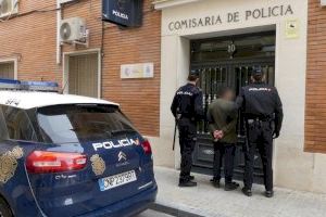 Amenaza a una persona mientras sacaba dinero de un cajero en Alcoy y le pillan gracias a las grabaciones de seguridad