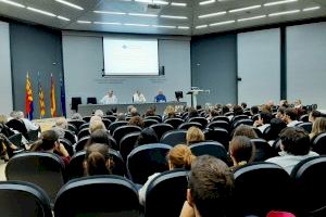 El Hospital General de Elche acoge una conferencia del descubridor del sistema CRISPR, uno de los mayores avances en biología de la historia reciente