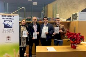 El nulense José Felip dona dos ejemplares de su libro sobre blockchain a la Biblioteca Municipal