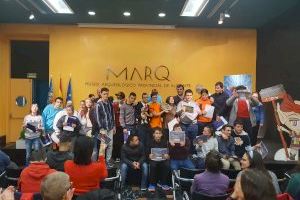 Alumnos del colegio El Somni recogen el premio al cuento ganador del certamen ‘Un MARQ de cuentos’