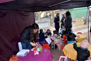 Oropesa del Mar celebra una 'eco' Navidad con talleres de reciclaje y la creación de un árbol sostenible