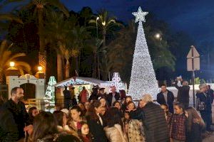 La magia de la Navidad se instala en el Paseo de la Estación de Elche con atracciones, gastronomía y una pista de patinaje