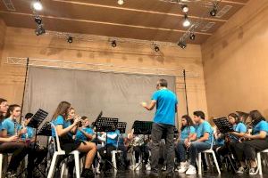 La Escola de Música d'Orpesa sorprende con una audición navideña