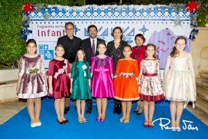 Los foguerers infantiles celebran su cena de navidad