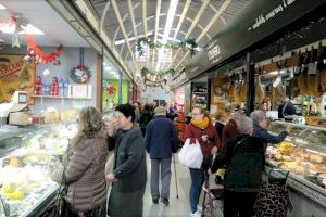 Bullícia en el centre comercial de Burriana per les últimes compres nadalenques