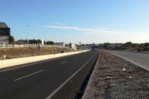 Foment efectua labors de neteja en la carretera N-340