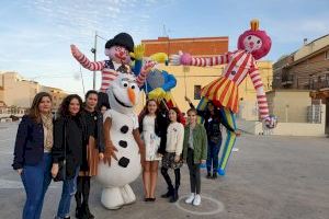 Més de 1.500 persones s’apleguen al festival RibaJove per gaudir de la música, els jocs i els tallers de Nadal en valors a Riba-roja