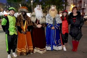 La plaza Cronista Chabret acoge el mercado navideño de Sagunto