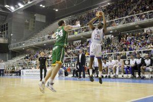 HLA Alicante logra la victoria ante Levitec Huesca y mantiene la racha como local