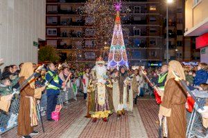 Mislata recibe a los Reyes Magos de Oriente con una espectacular cabalgata