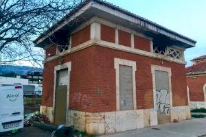 L’Ajuntament d´Alcoi clausura una planta baixa de l’antiga estació de tren