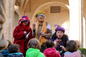 El Centre del Carme rep la visita de les Magues de Gener