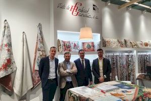 El alcalde visita a las empresas alcoyanas en la feria de Fráncfort