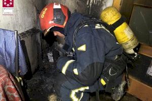 Rescaten a una anciana en l'incendi de la seua vivenda a Burriana - (foto 2) Rescaten a una anciana en l'incendi de la seua vivenda a Burriana - (foto 2)