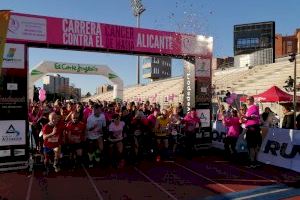 Más de 1.500 alicantinos toman la salida en la tercera Carrera Solidaria contra el Cáncer de Mama