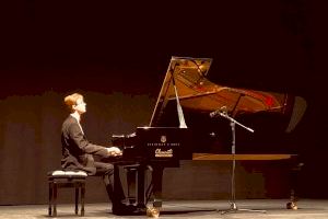 El pianista Ferran López triunfa en su ciudad natal en su concierto de presentación