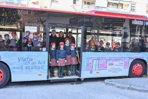 Alumnat de primària dissenya l’exterior d’un autobús de l’EMT