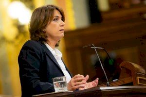 El PSPV premia a la ex ministra de justícia, Dolores Delgado, pel seu treball en la defensa de la memòria democràtica