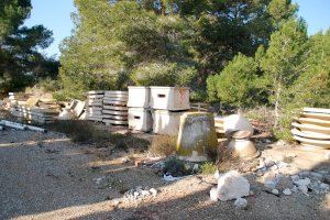 El PSOE de Benidorm denuncia que el entorno del cementerio de San Jaime se ha convertido en un vertedero municipal - (foto 5) El PSOE de Benidorm denuncia que el entorno del cementerio de San Jaime se ha convertido en un vertedero municipal - (foto 5)