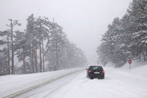 Arriba un fort temporal a la Comunitat amb neu, pluja, vent i fenòmens costaners