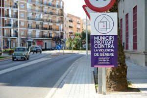 Paiporta instal·la les plaques que l'acrediten com a municipi protegit contra la violència masclista